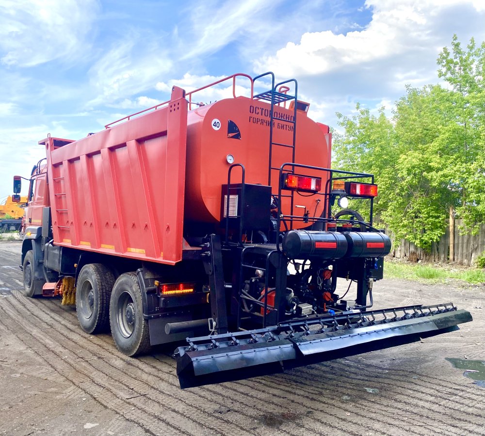 Автогудронатор на шасси УРАЛ С35510 (колесная формула 6х4)