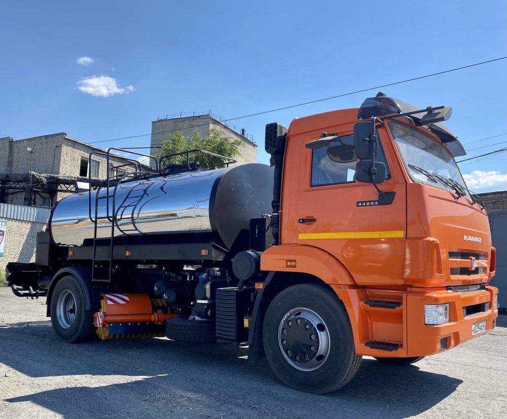 Автогудронатор КАМАЗ 43253 6м3